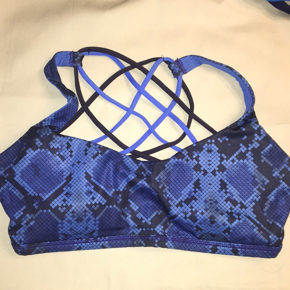 Lululemon free to be Wild bra size 8